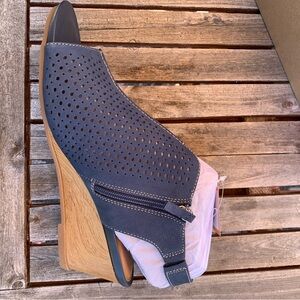 Comfortiva Skylyn wedge New In Box